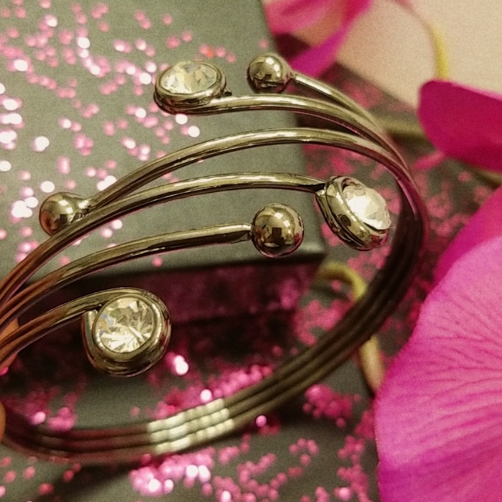 Black Metal Bracelet With Enhanced Rhinestones